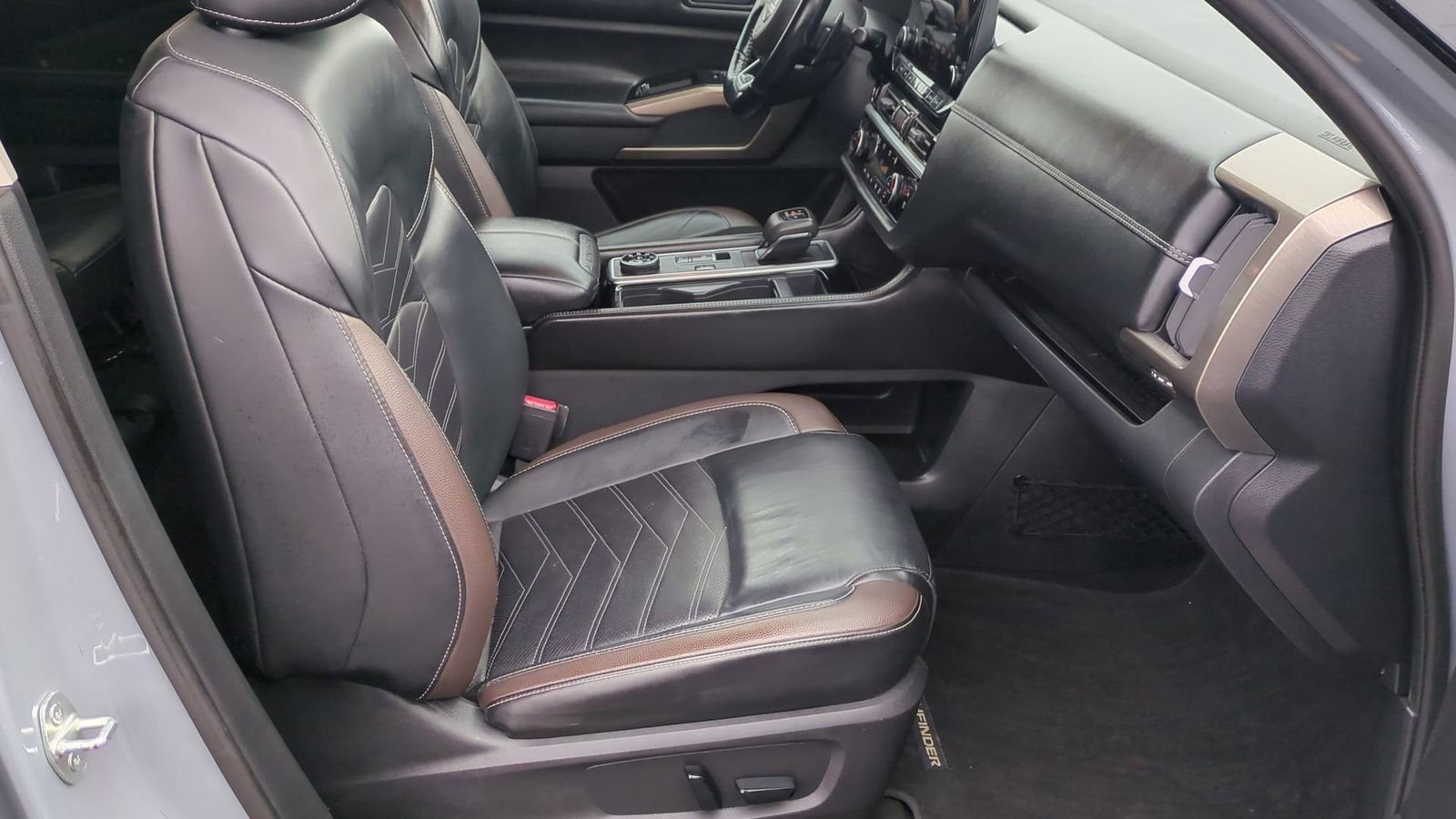 Used 2022 Nissan Pathfinder Platinum w/ Cargo Package image 21