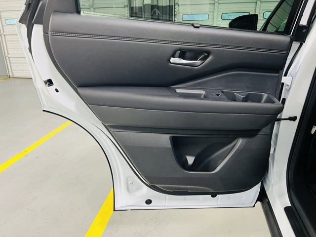 New 2025 Nissan Pathfinder Platinum image 30