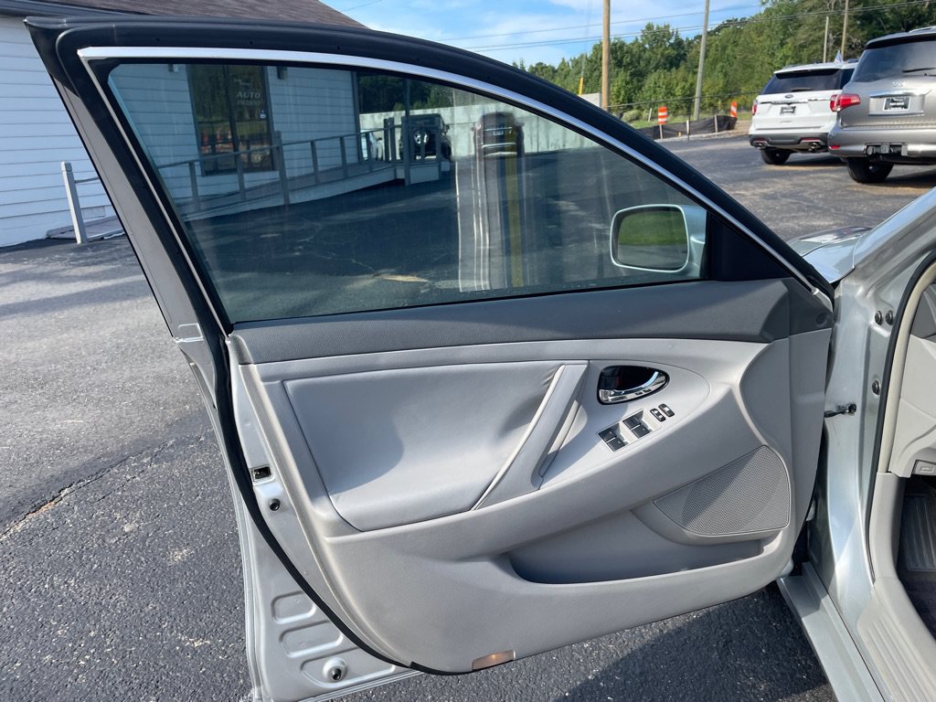 Used 2011 Toyota Camry LE w/ LE Extra-Value Pkg FWD image 11