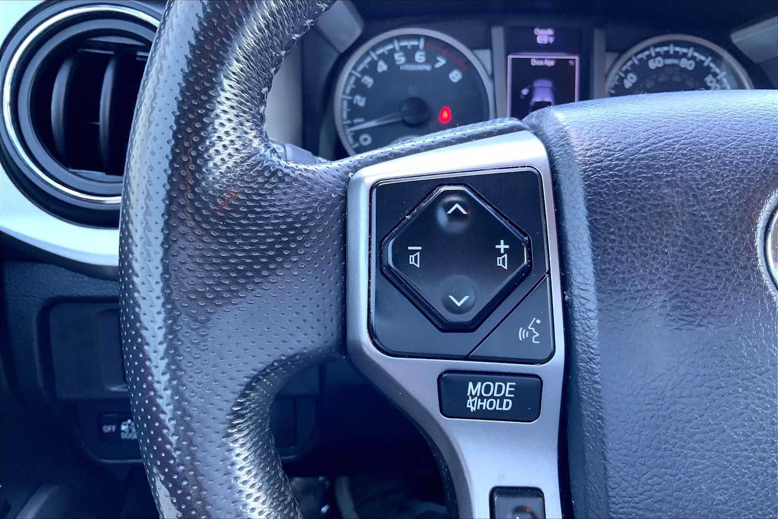 Used 2019 Toyota Tacoma SR5 AWD/4WD image 23