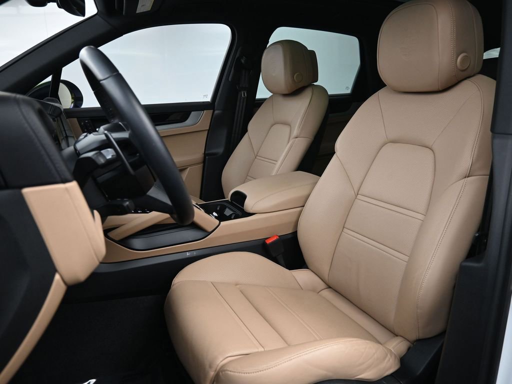 Certified 2024 Porsche Cayenne AWD/4WD image 5