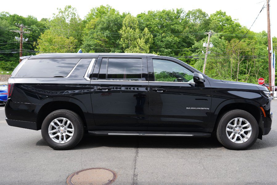 Used 2025 Chevrolet Suburban LT AWD/4WD image 7