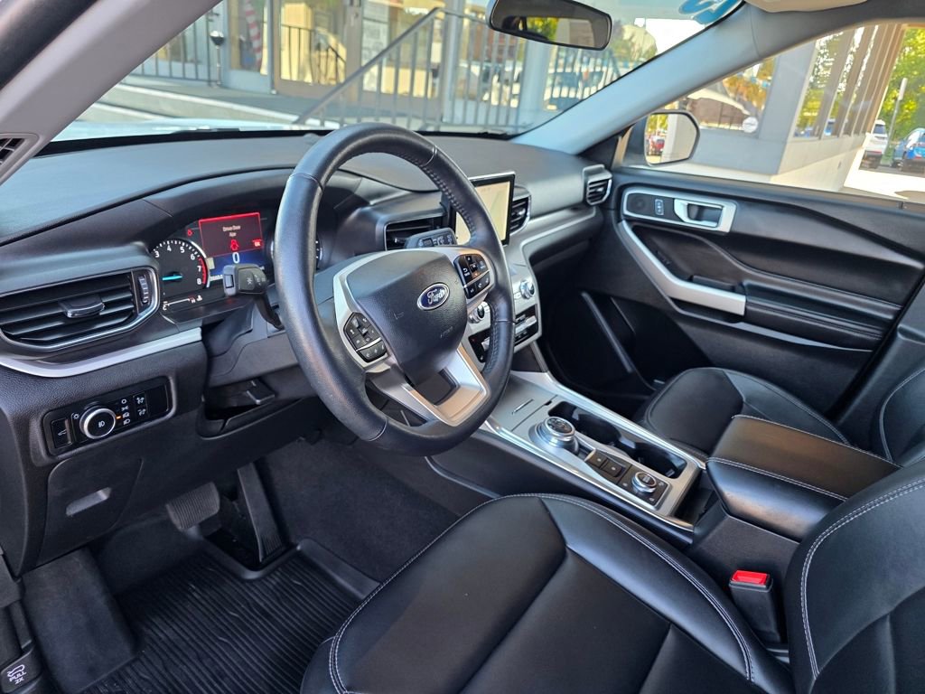 Used 2023 Ford Explorer XLT w/ Equipment Group 202A image 10