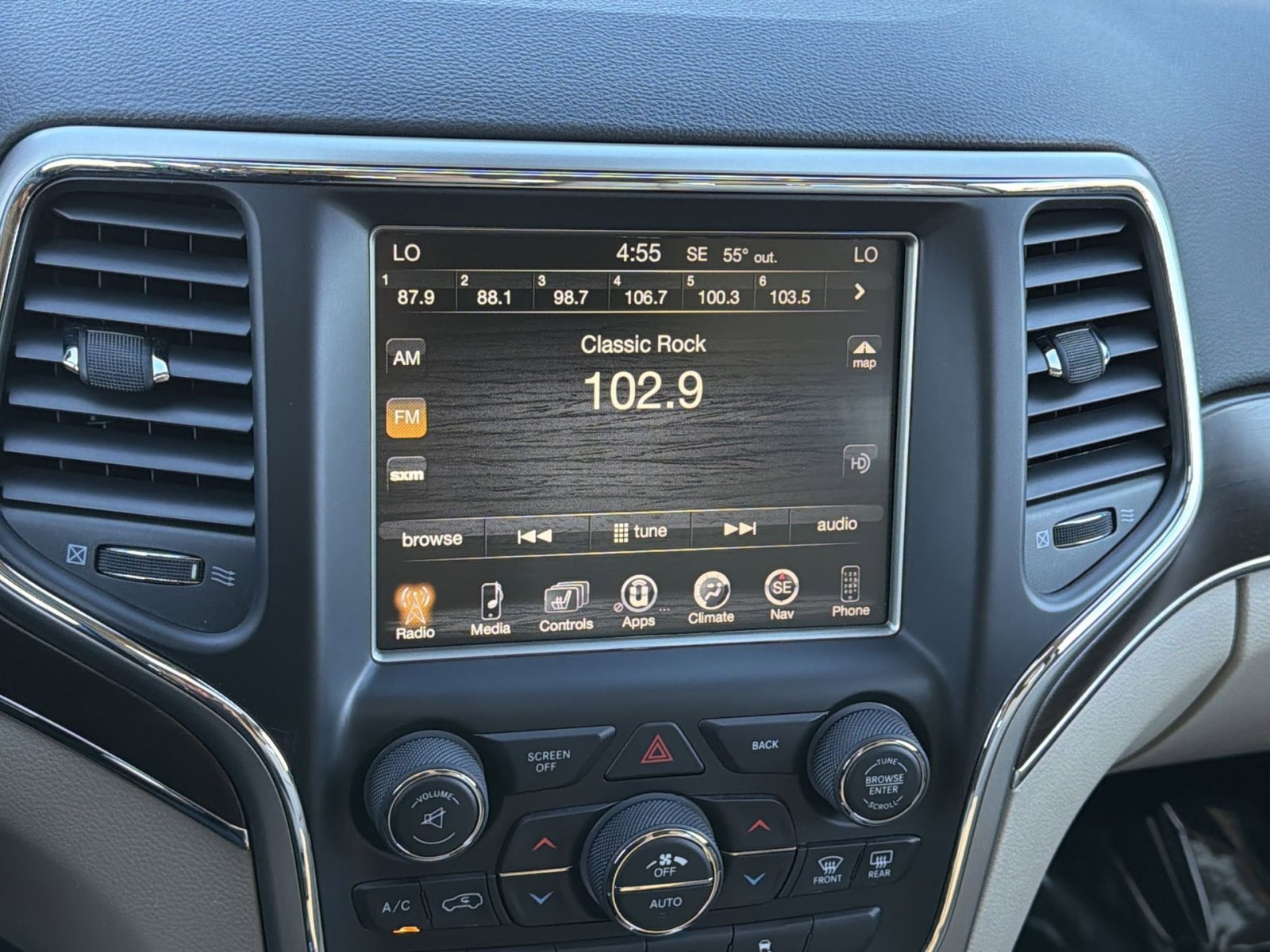 Used 2015 Jeep Grand Cherokee Limited w/ Luxury Group II image 18