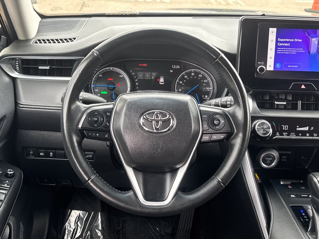 Used 2023 Toyota Venza LE AWD/4WD image 14