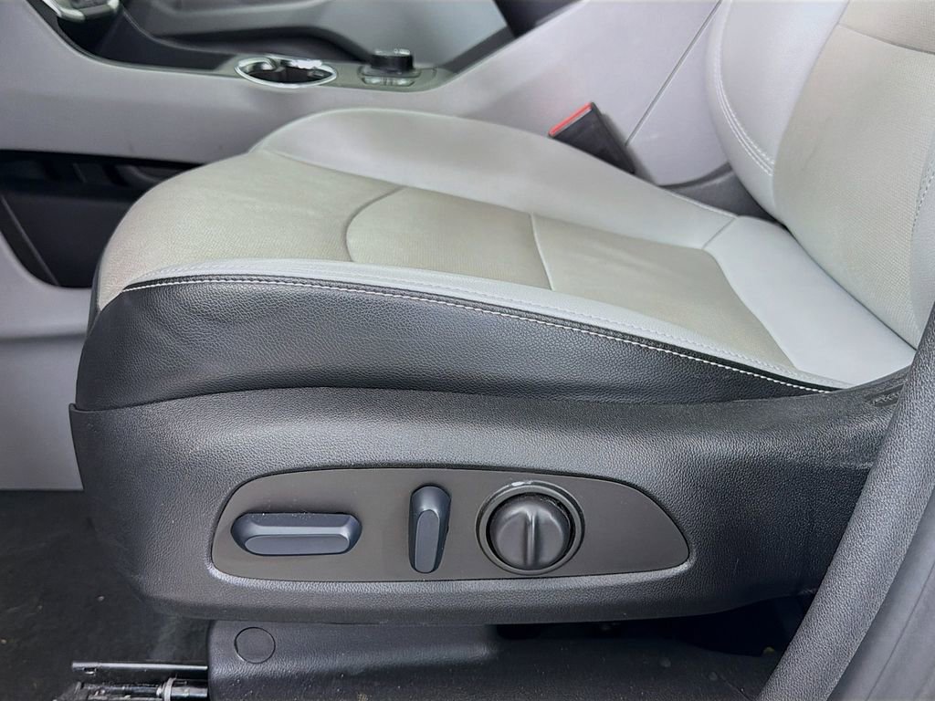 Used 2024 GMC Terrain SLT image 21