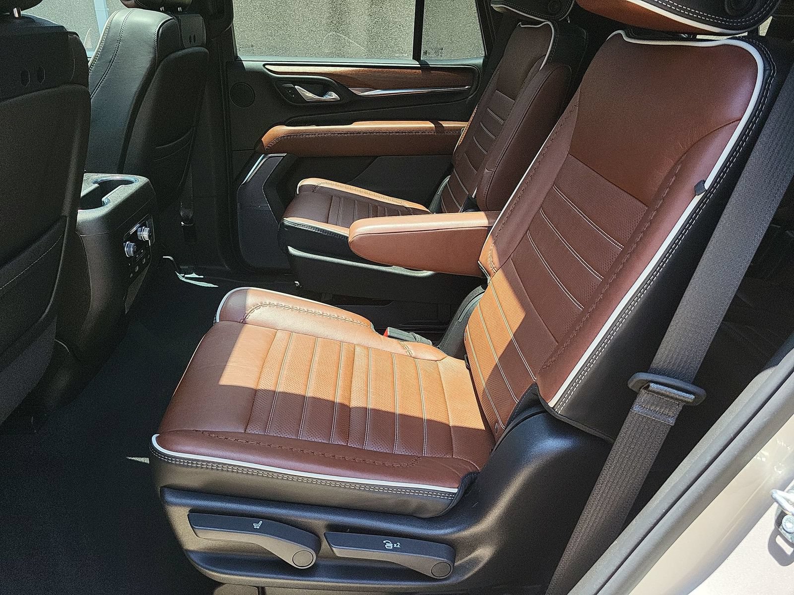 Used 2024 GMC Yukon Denali Ultimate AWD/4WD image 25