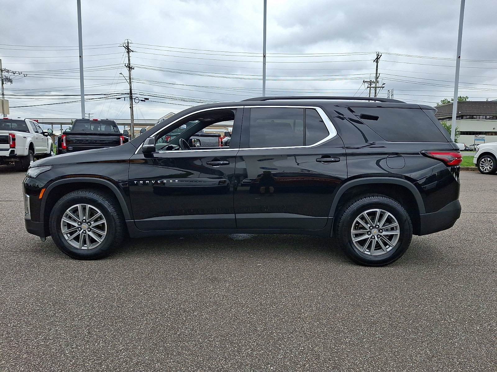 Used 2023 Chevrolet Traverse LT FWD image 6