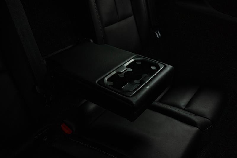 Used 2024 Volvo XC40 B5 Plus image 13