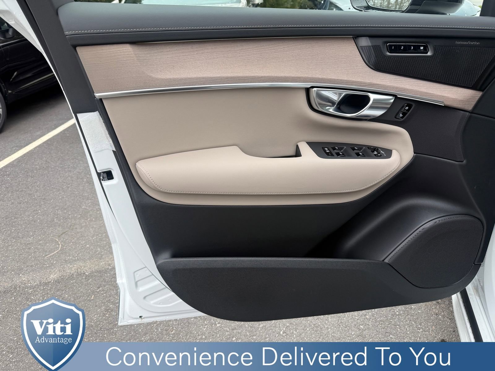 New 2026 Volvo XC90 T8 Ultra w/ Lounge Package image 11