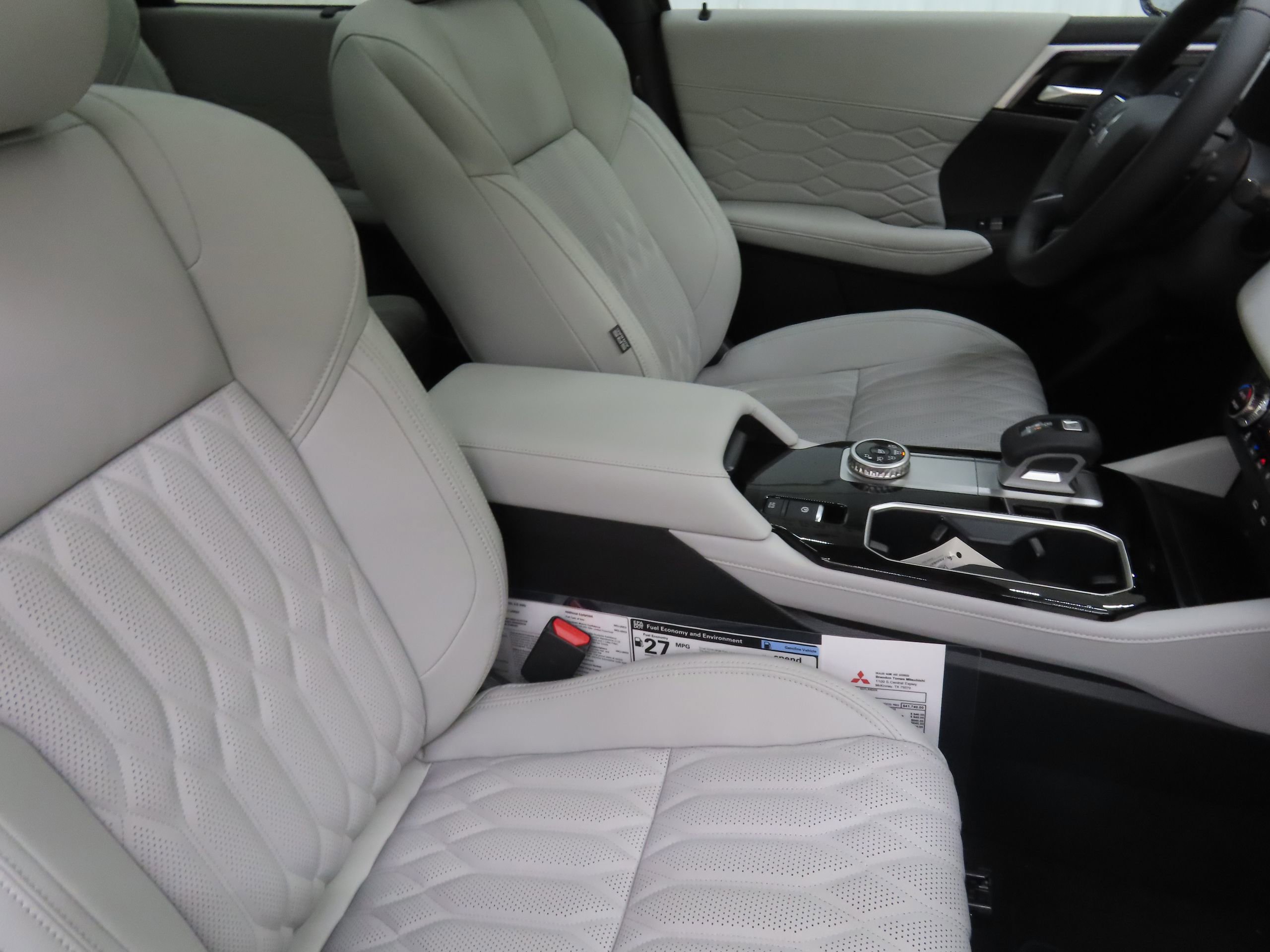 New 2025 Mitsubishi Outlander SEL image 25