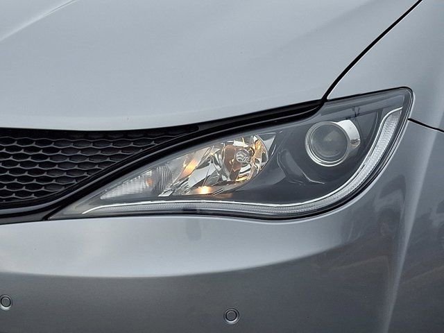 Certified 2019 Chrysler Pacifica Touring-L Plus w/ Advanced Safetytec Group FWD image 12