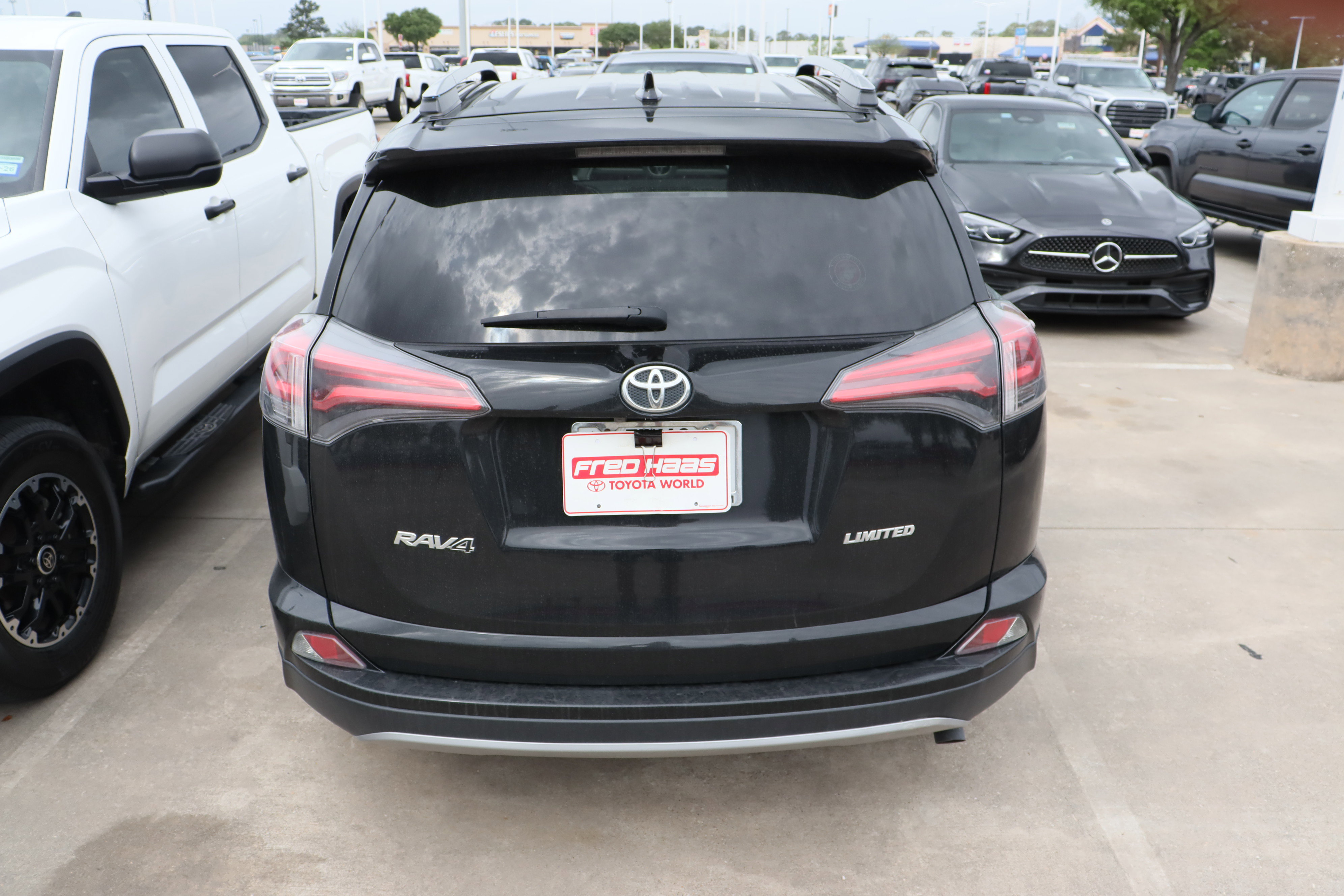 Used 2018 Toyota RAV4 Limited image 7