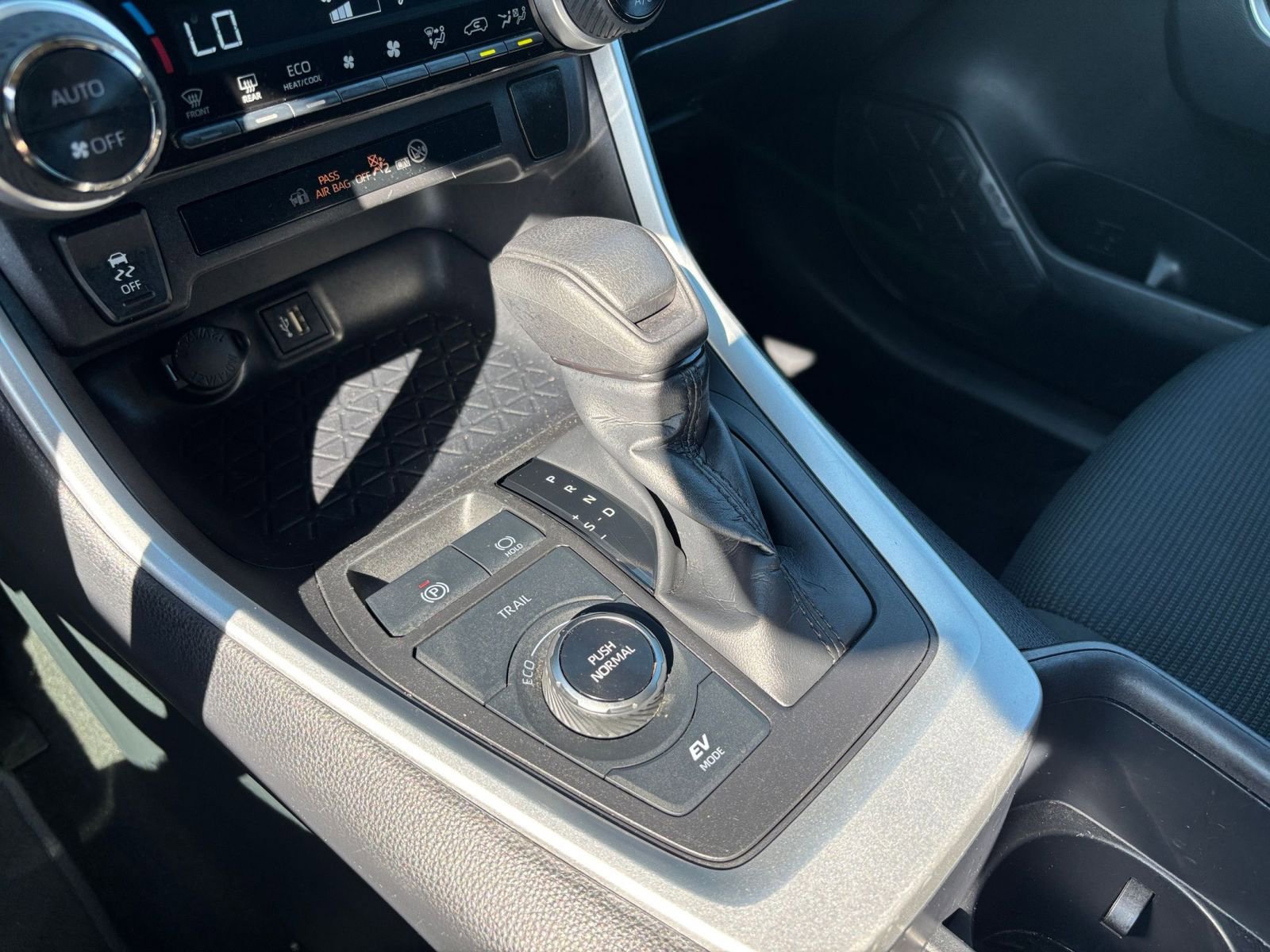 Used 2025 Toyota RAV4 LE image 40