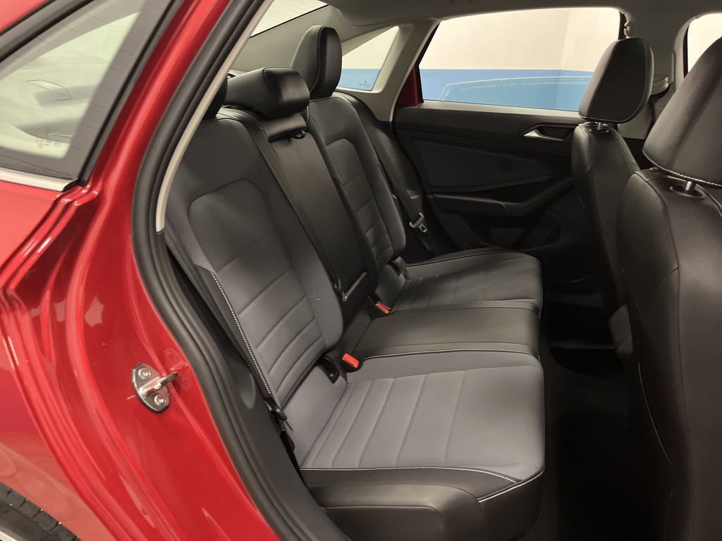 Used 2025 Volkswagen Jetta SE w/ Sunroof Package image 30