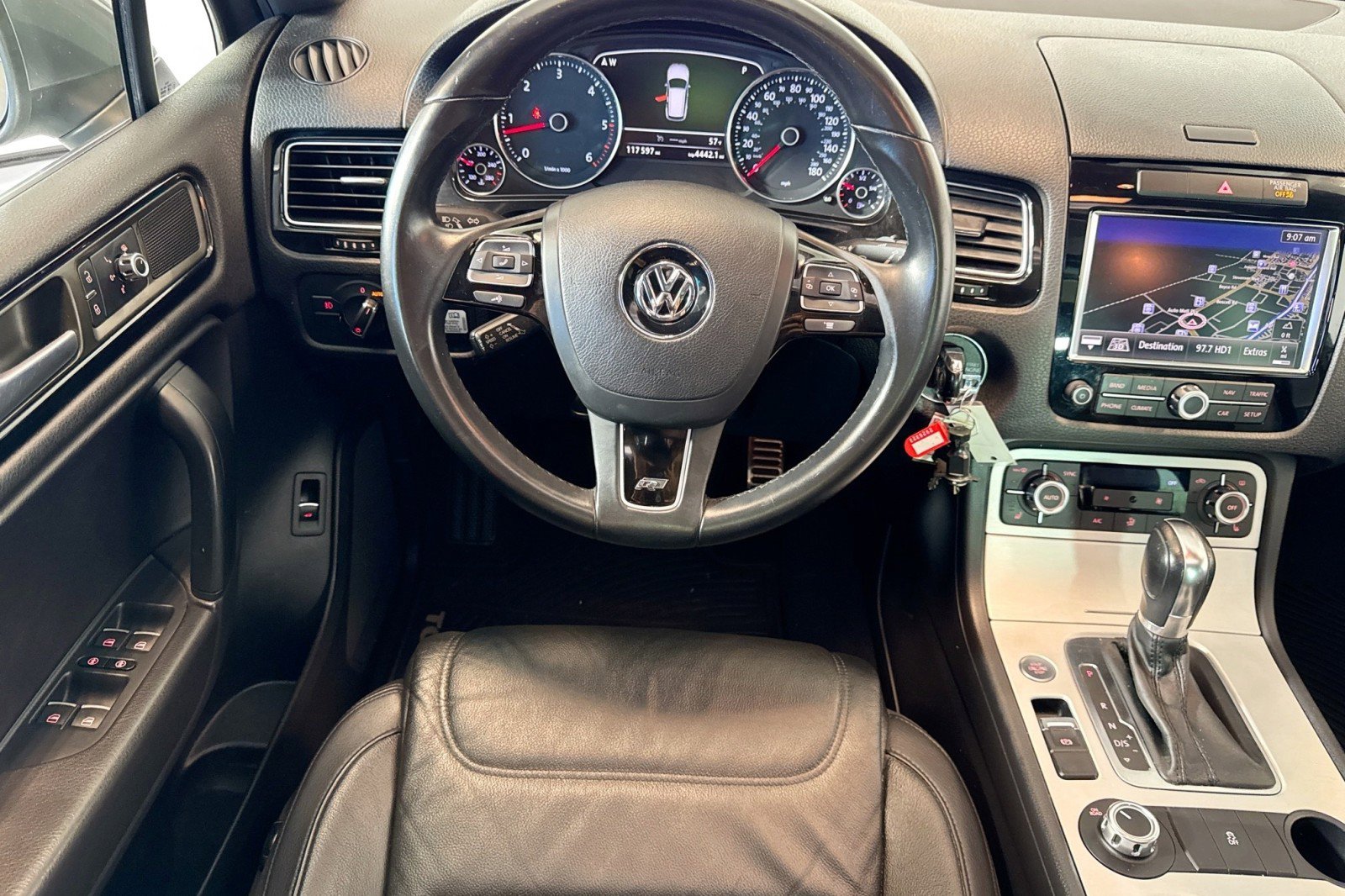 Used 2014 Volkswagen Touareg Sport AWD/4WD image 21