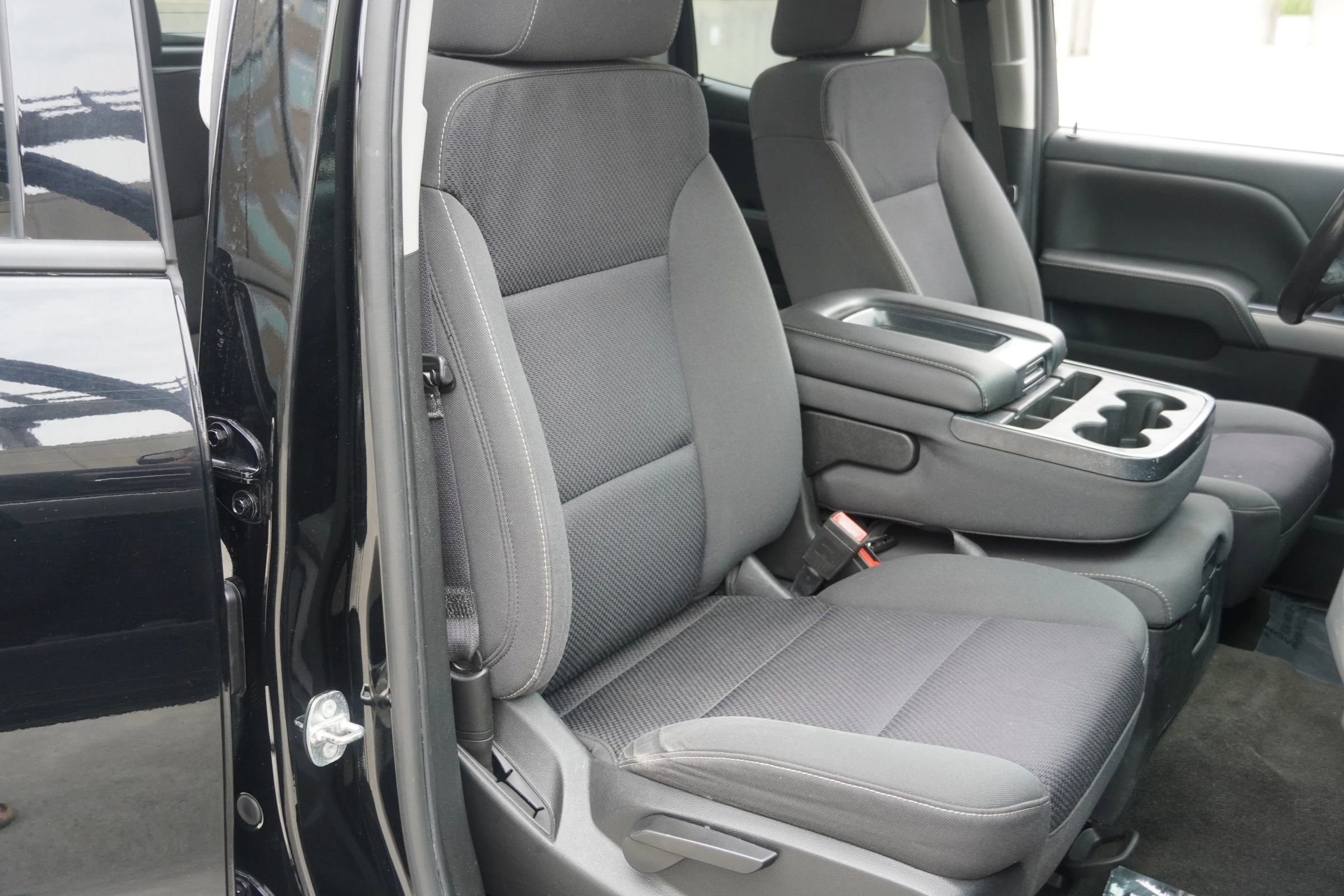 Used 2018 Chevrolet Silverado 1500 LT w/ All Star Edition image 15