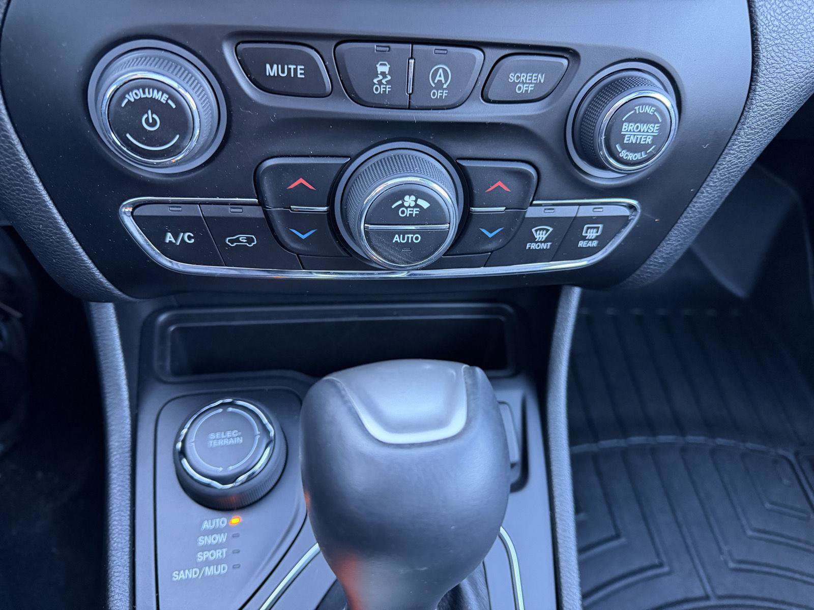 Used 2021 Jeep Cherokee High Altitude image 15