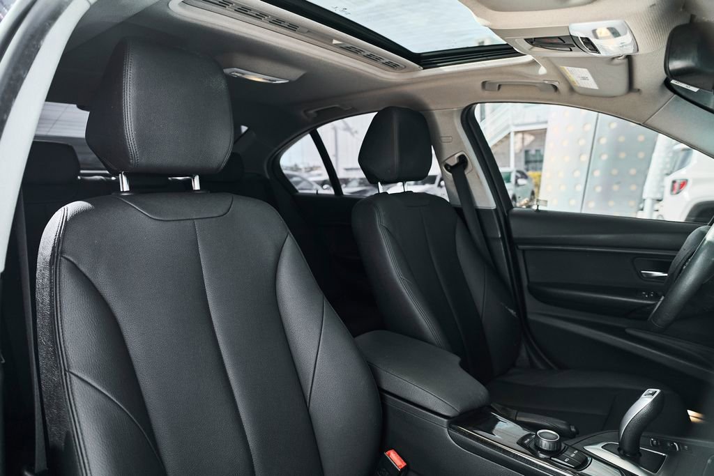 Used 2018 BMW 320i Sedan image 23