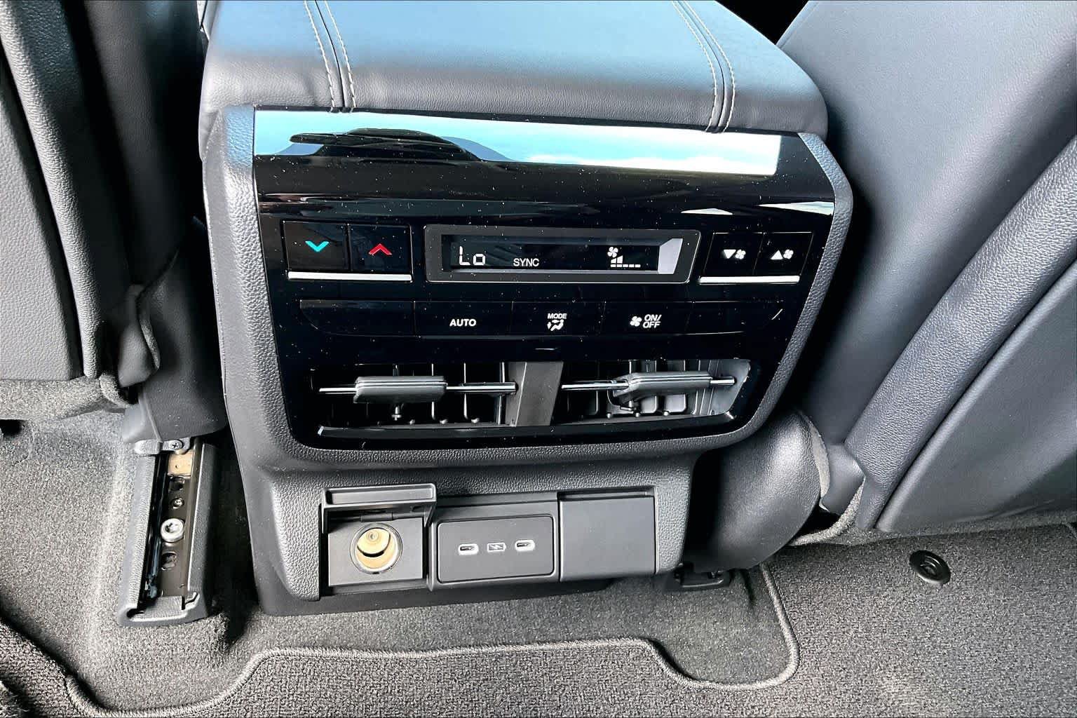 Certified 2026 Acura MDX w/ Technology Package FWD image 18