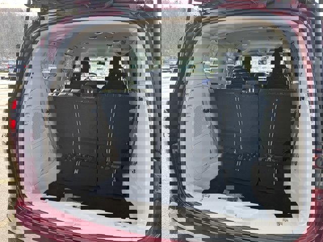 Used 2022 Chrysler Pacifica Touring-L w/ Uconnect Theater Family Group image 5