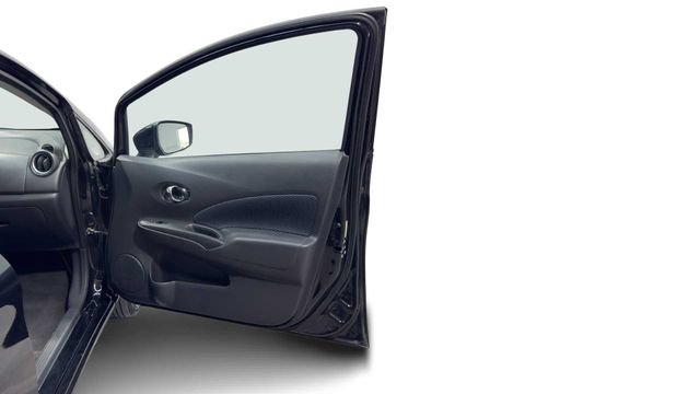 Used 2018 Nissan Versa Note SV FWD image 9