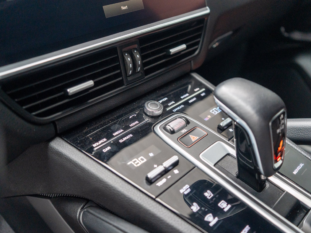 Used 2023 Porsche Cayenne AWD/4WD image 28