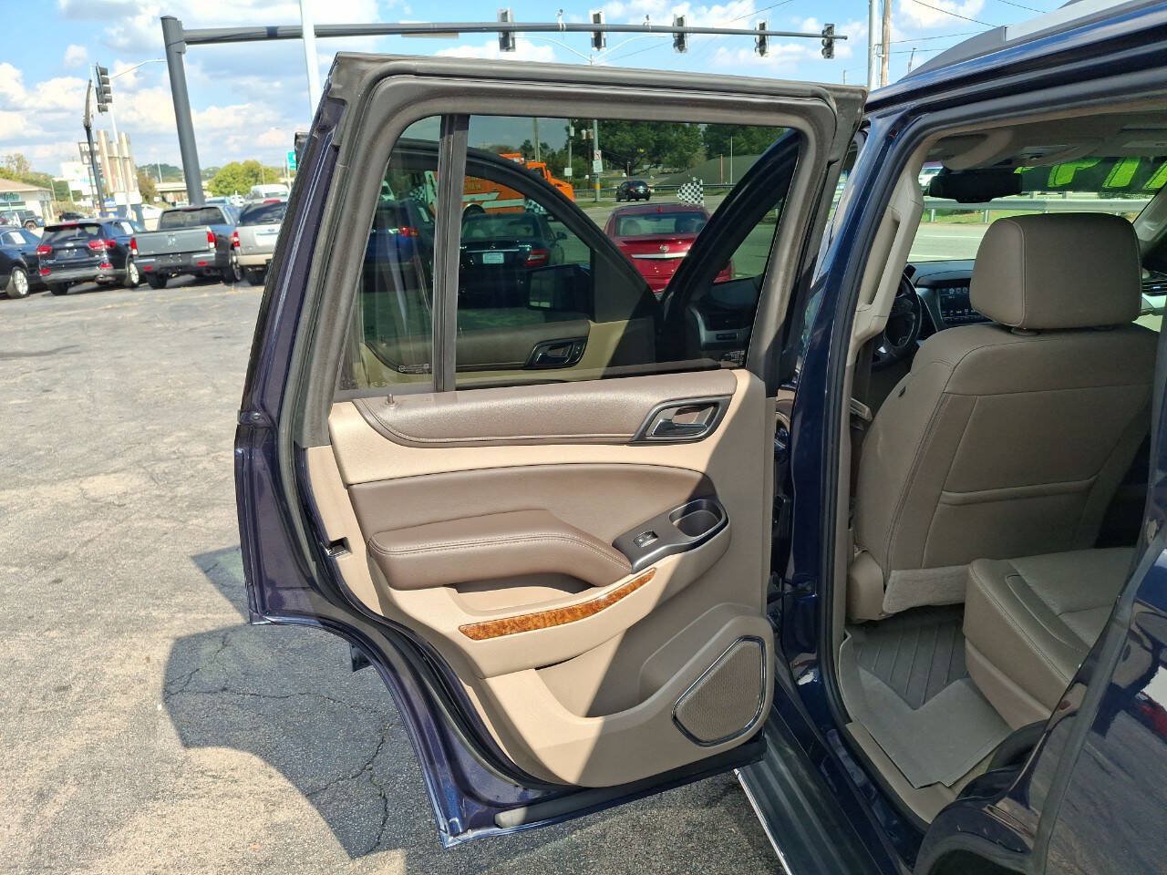 Used 2018 Chevrolet Tahoe Premier AWD/4WD image 17