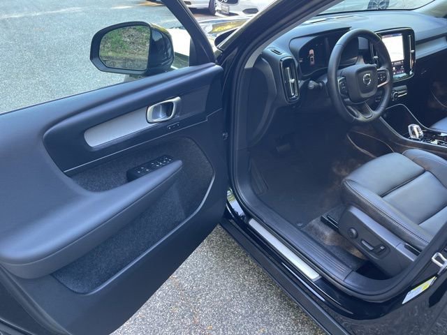 Certified 2026 Volvo XC40 B5 Plus w/ Protection Package Premier image 11