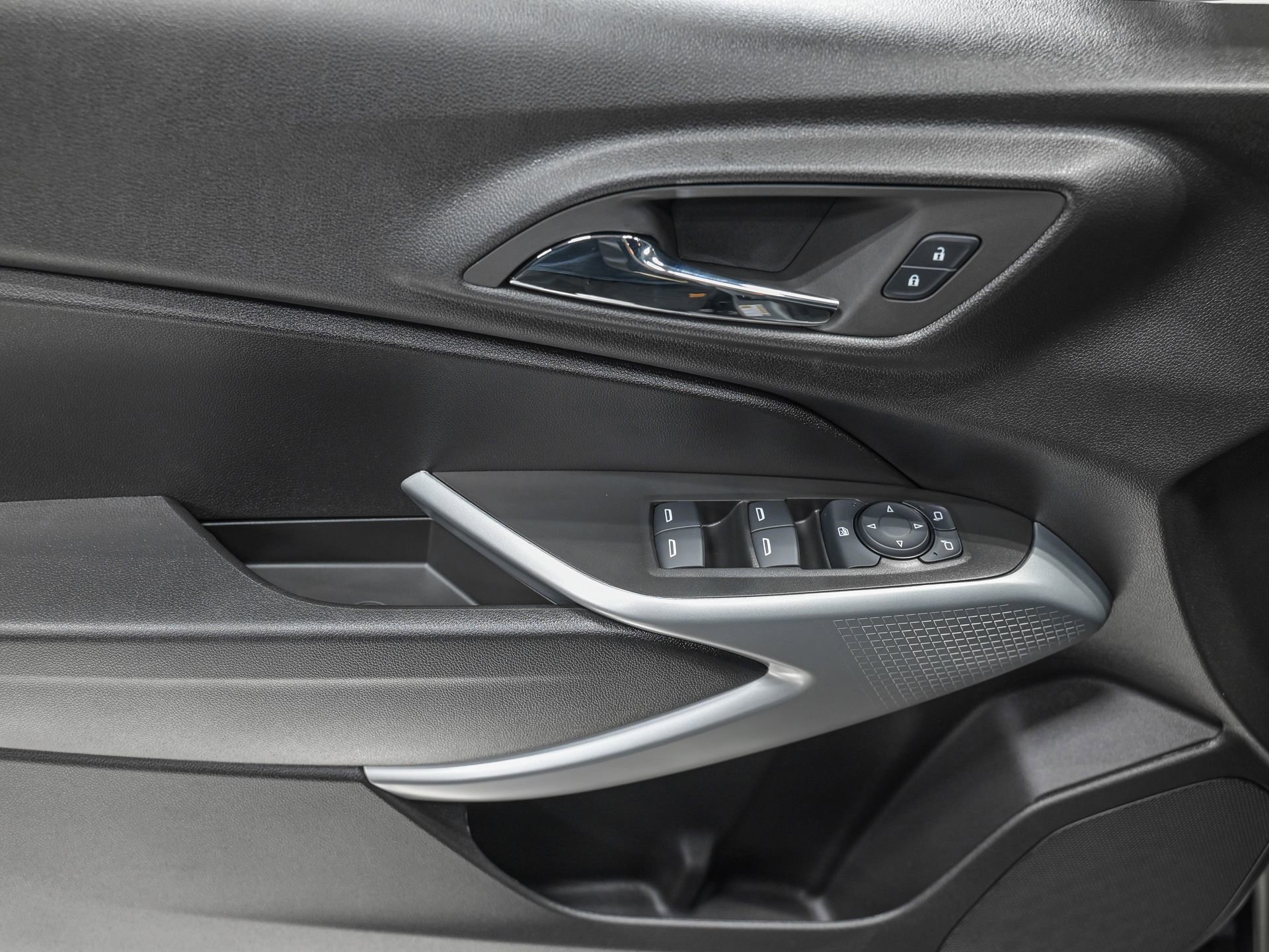 Used 2026 Chevrolet Trax RS FWD image 13