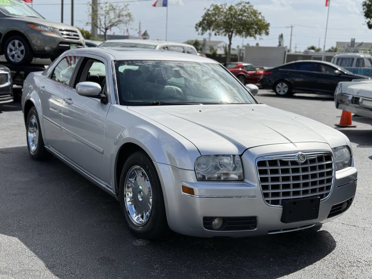 Used 2005 Chrysler 300 Touring RWD image 12