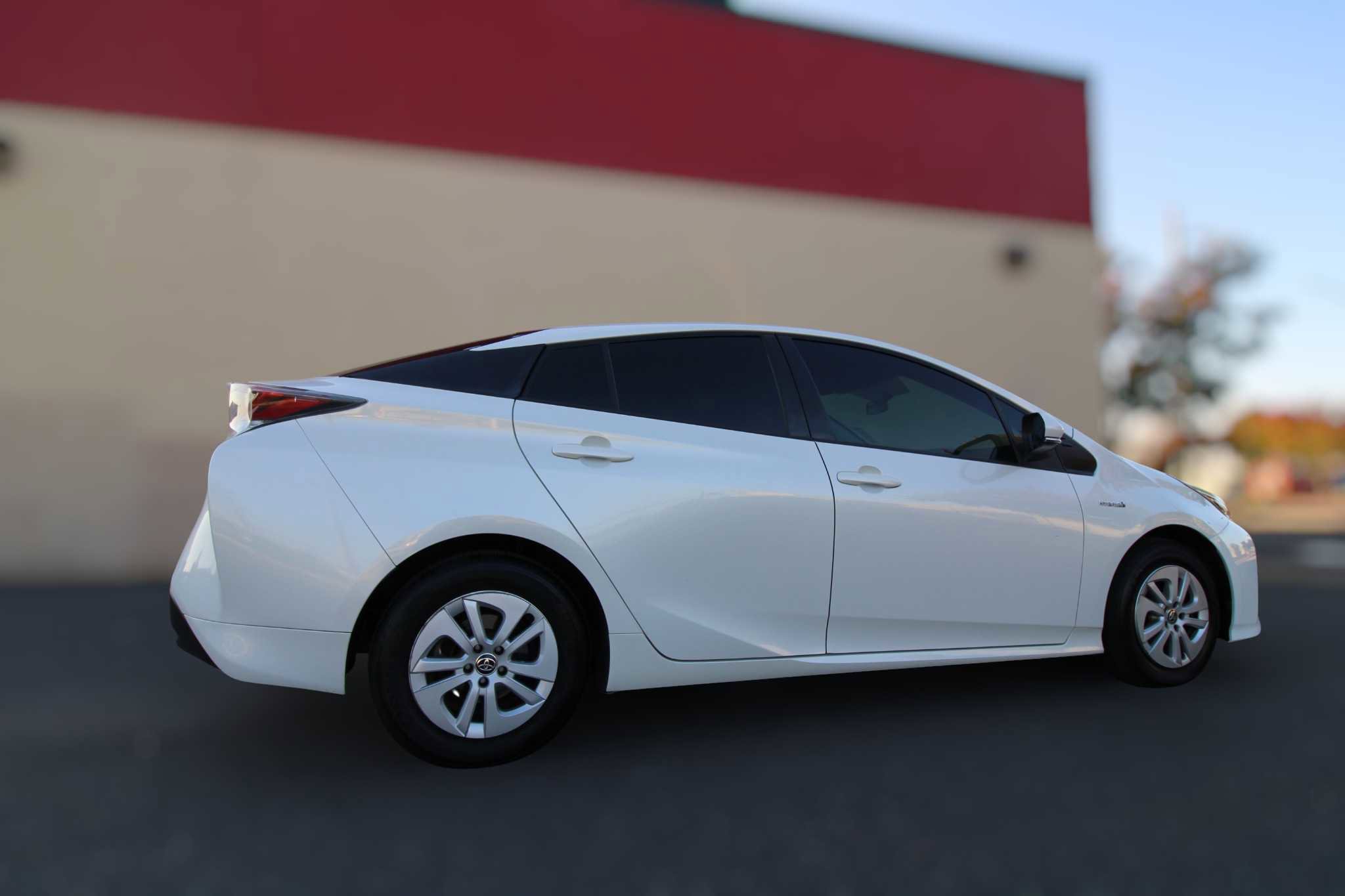 Used 2016 Toyota Prius Two image 9