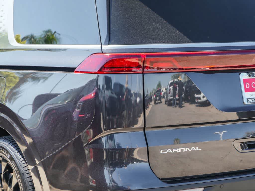 Used 2024 Kia Carnival SX FWD image 6