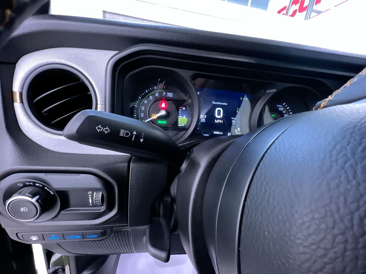 Used 2024 Jeep Wrangler Unlimited w/ Convenience Group AWD/4WD image 18