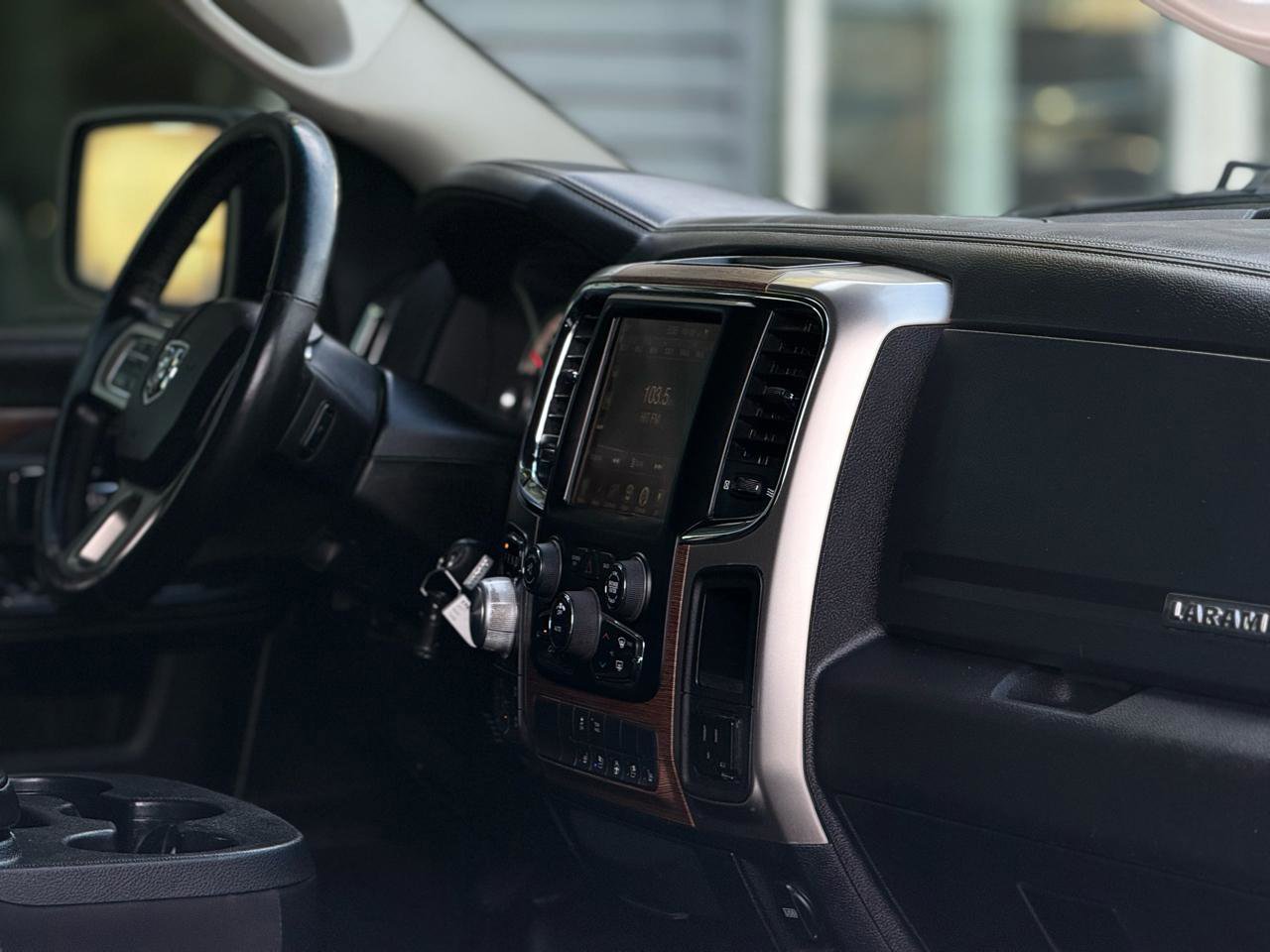 Used 2017 RAM 1500 Laramie image 12