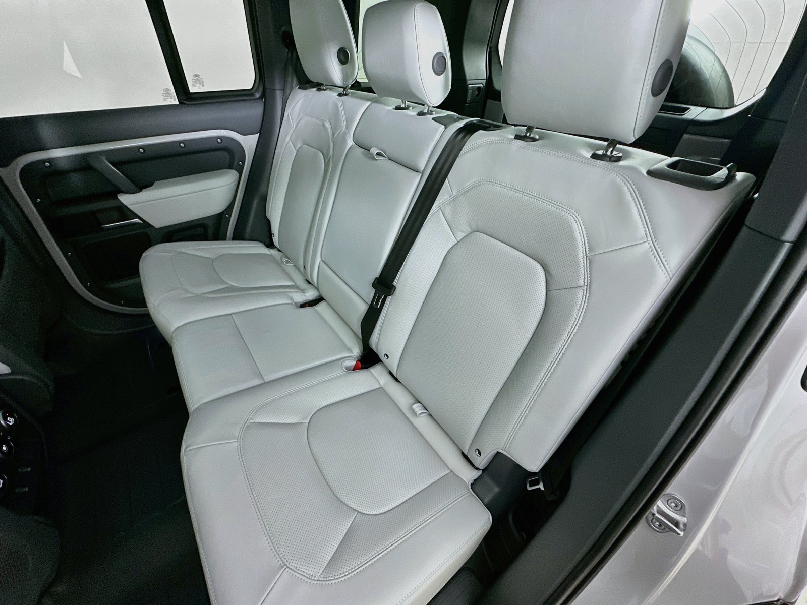 New 2026 Land Rover Defender 110 X-Dynamic SE AWD/4WD image 37