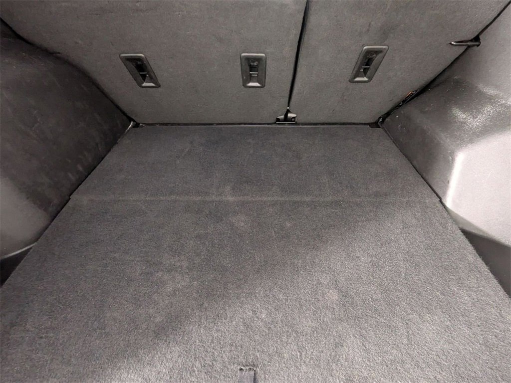 Used 2024 GMC Terrain SLT image 28