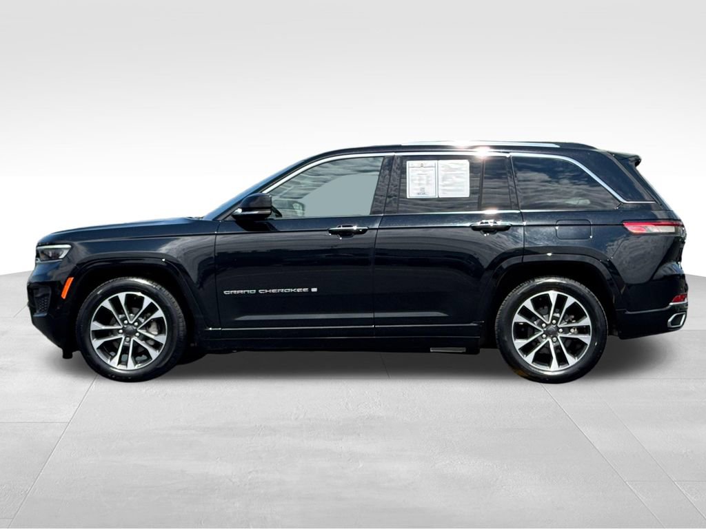 Used 2023 Jeep Grand Cherokee Overland w/ Luxury Tech Group IV AWD/4WD image 4