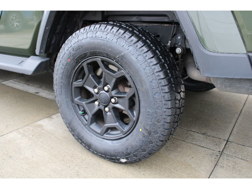 Certified 2021 Jeep Gladiator Willys image 11