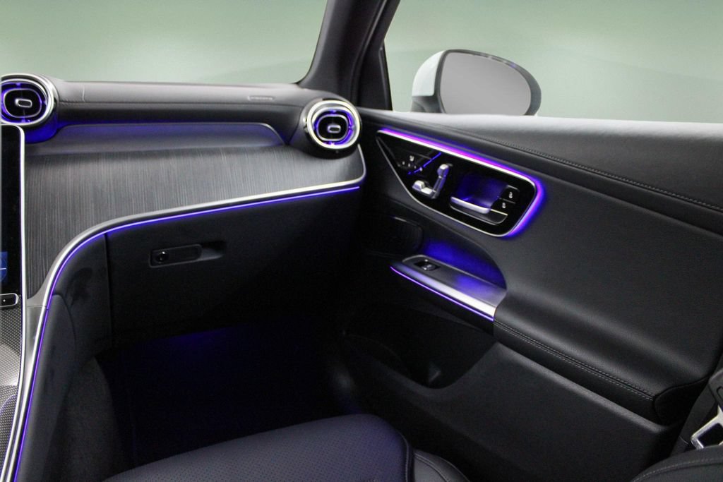 Used 2025 Mercedes-Benz GLC 300 4MATIC image 20