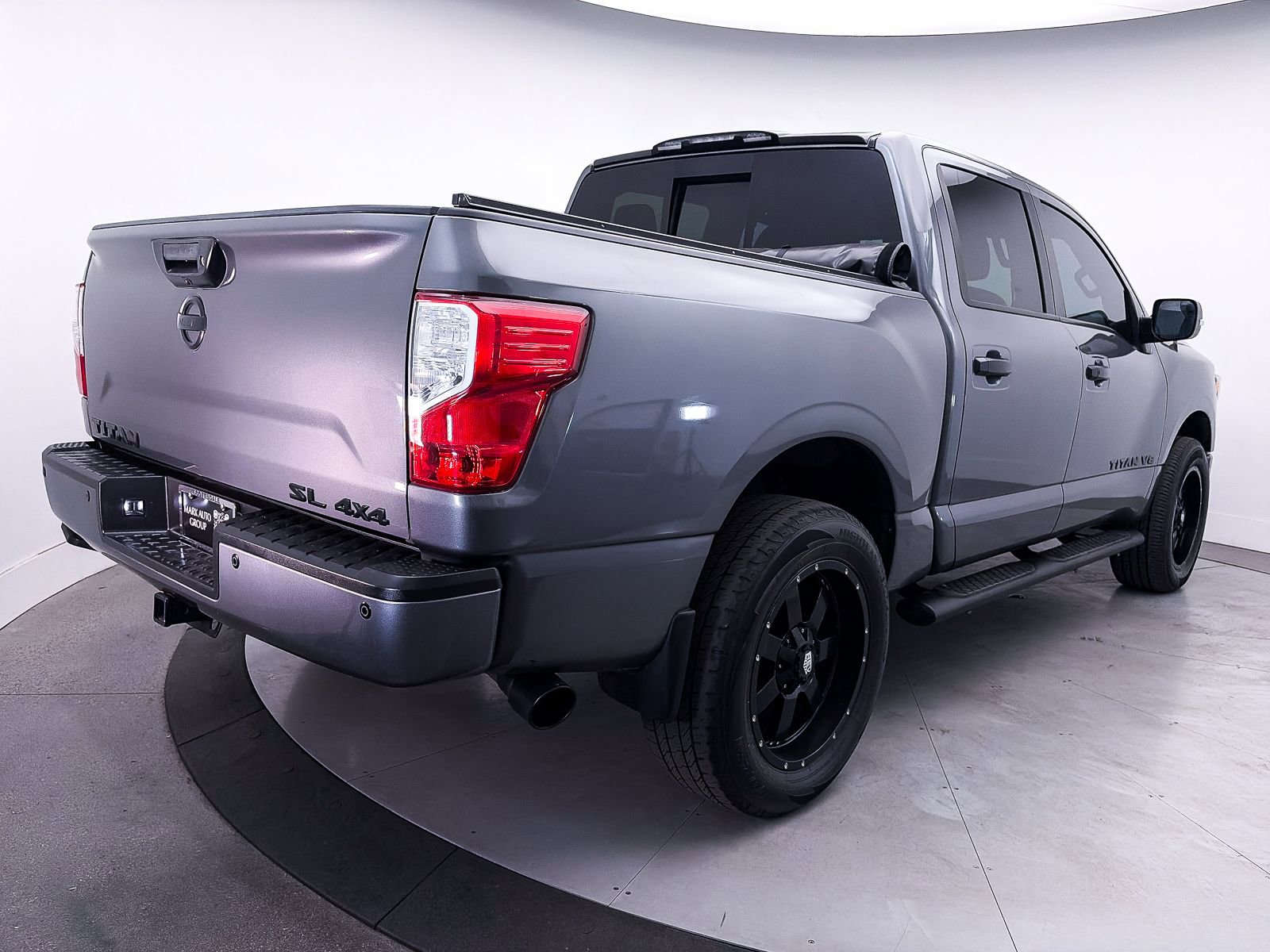 Used 2019 Nissan Titan SL w/ Midnight Edition AWD/4WD image 15