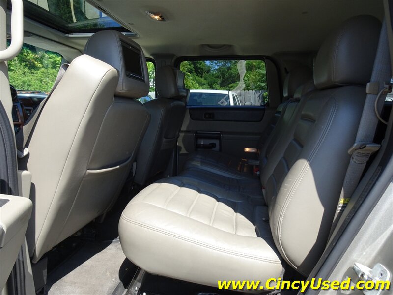 Used 2004 HUMMER H2 w/ Preferred Equipment Group AWD/4WD image 15