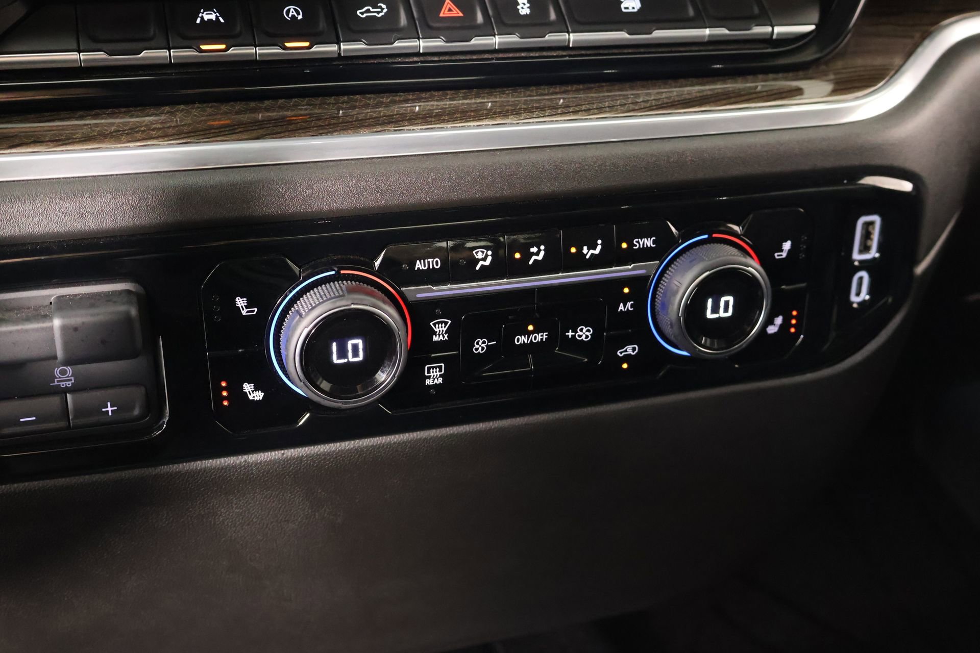 Used 2025 Chevrolet Silverado 1500 RST w/ LPO, Dark Essentials Package AWD/4WD image 7