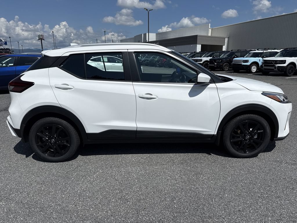 Used 2022 Nissan Kicks SV FWD image 8