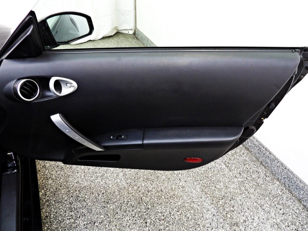Used 2004 Nissan 350Z Touring RWD image 9