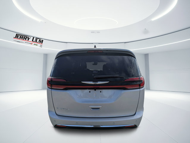 New 2026 Chrysler Pacifica Select FWD image 4