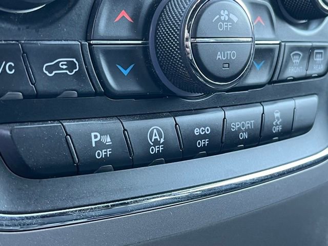 Used 2019 Jeep Grand Cherokee Laredo AWD/4WD image 32