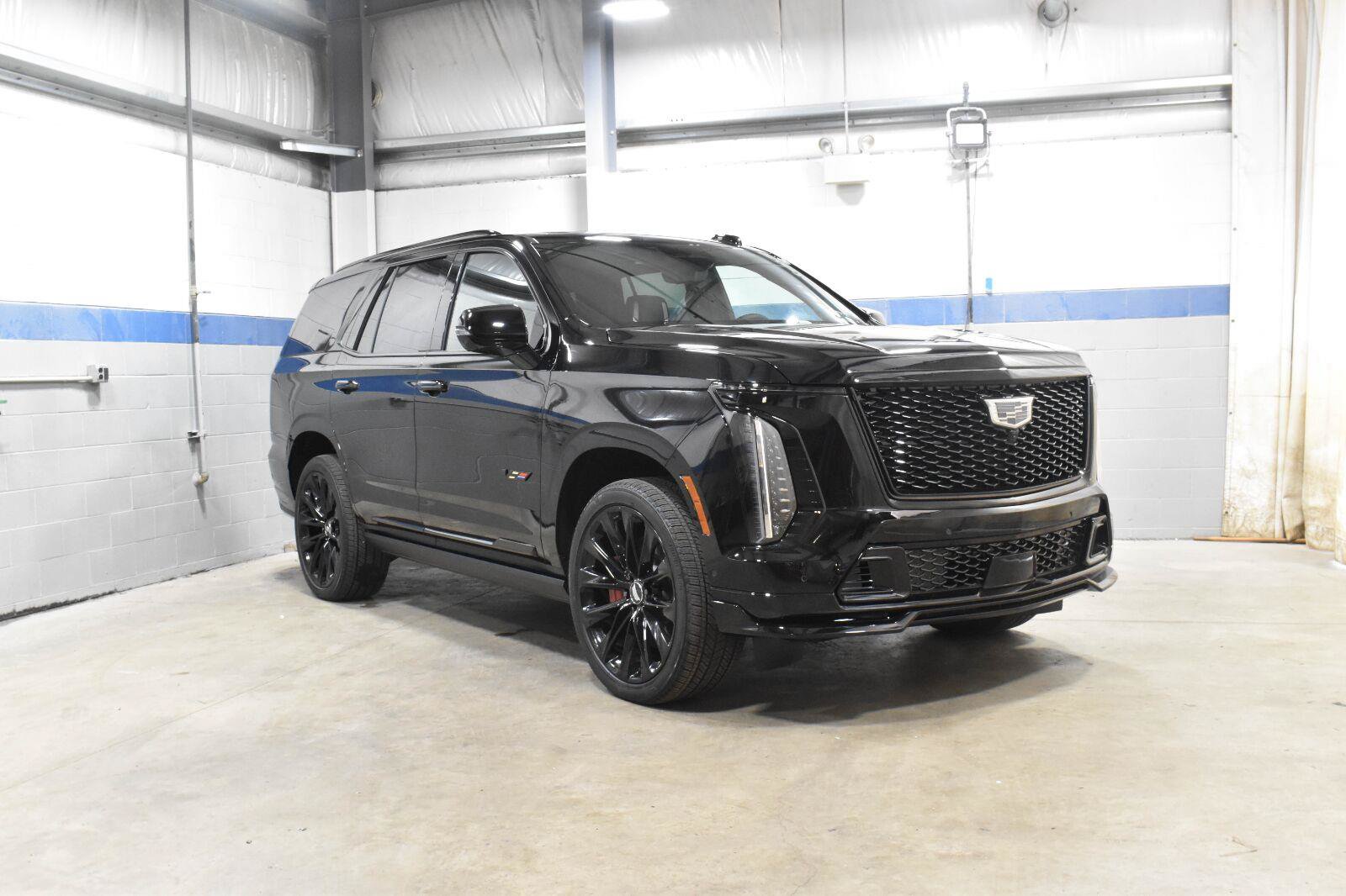 Certified 2026 Cadillac Escalade V w/ LPO, ONYX Package AWD/4WD image 31