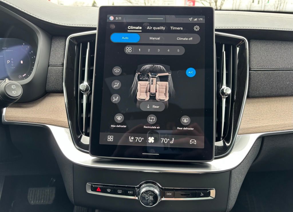 Certified 2026 Volvo XC90 B6 Plus w/ Protection Package Premier image 16