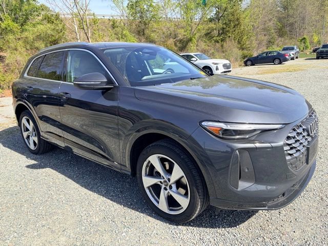 Used 2025 Audi Q5 Premium Plus w/ Premium Plus AWD/4WD image 3